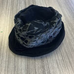 Summer Tompkins velvet bucket hat.